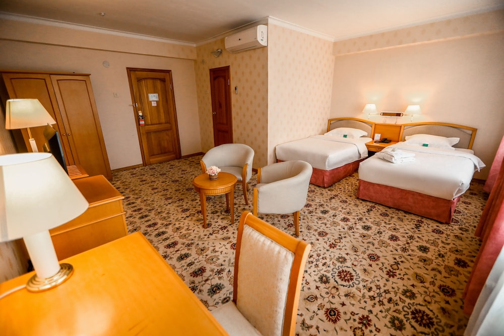 The Continental Hotel 17/50