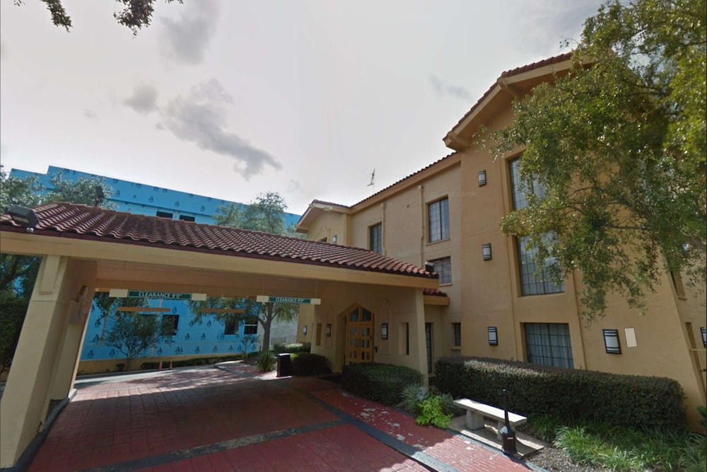 Days Inn by Wyndham Gainesville University I-75 1/37