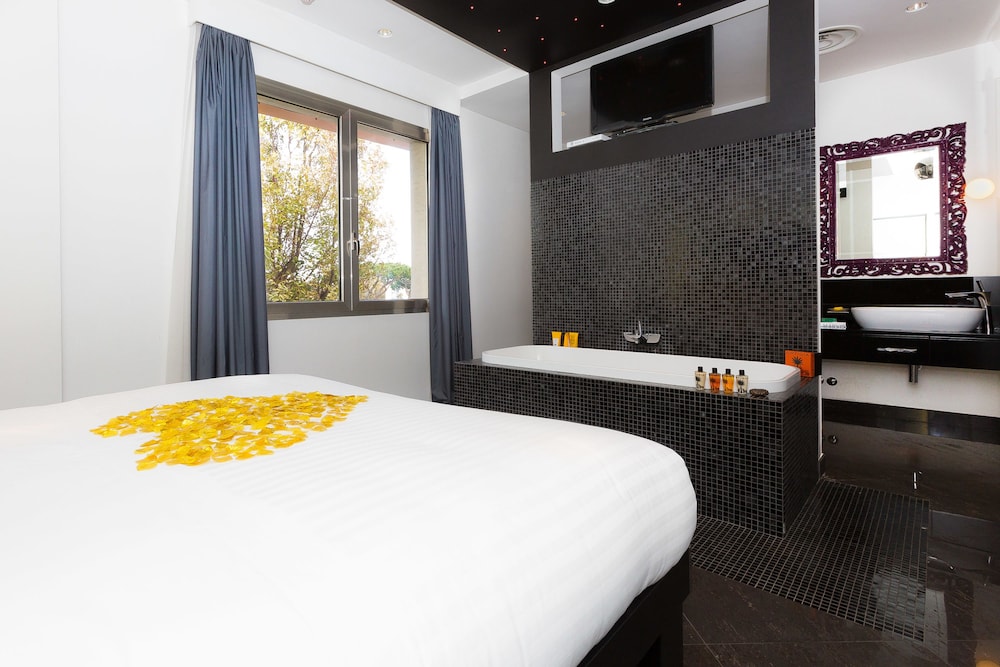 JC Contemporary Hotel 13/50