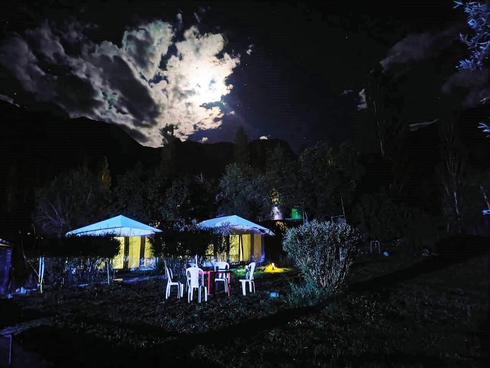 Mountain Camp 27/30