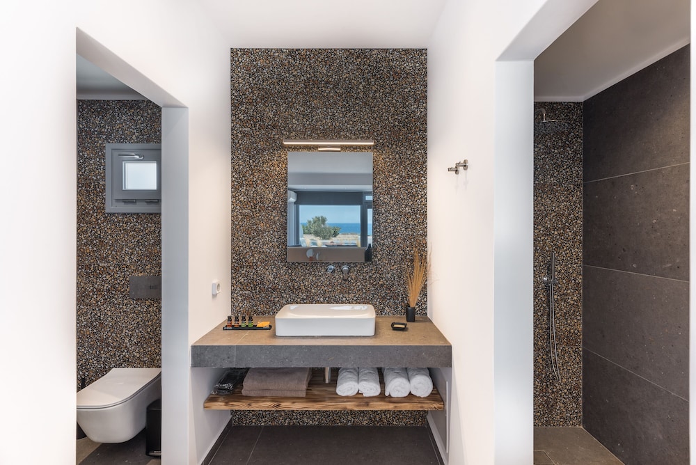 Volcanic Arc Santorini Suites 58/59