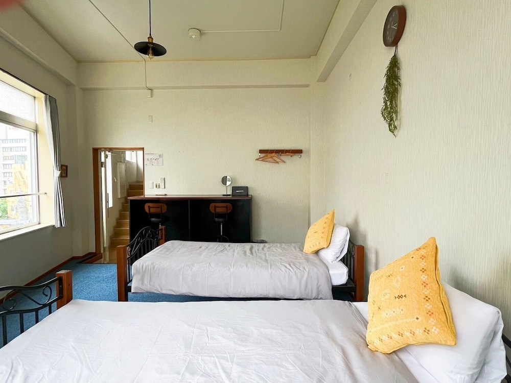 BASIC, TWIN BEDS