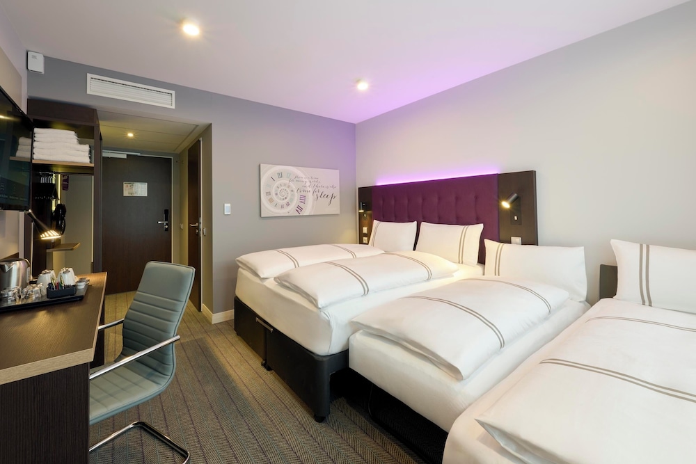 Room at Premier Inn Stuttgart Zuffenhausen, STUTTGART