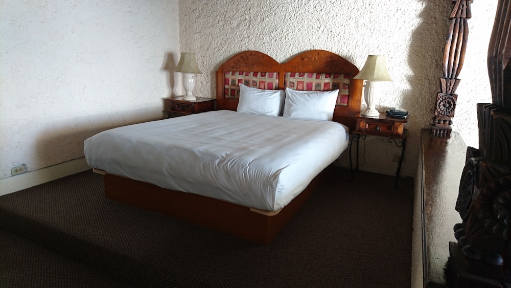 Las Rocas Resort Spa 8/50