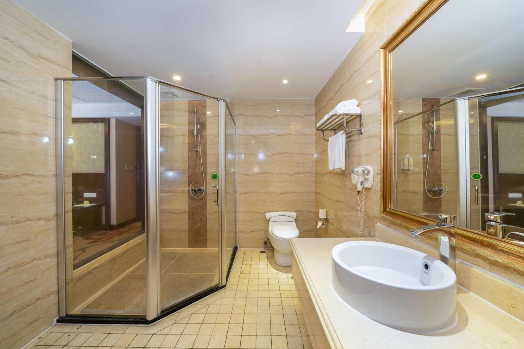Vienna Hotel (Dongguan Houjie Convention and Exhibition Center) 73/75