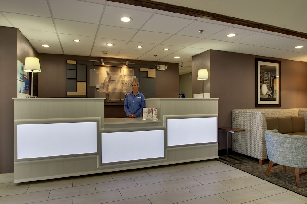 Holiday Inn Express Suites Lebanon 8/57