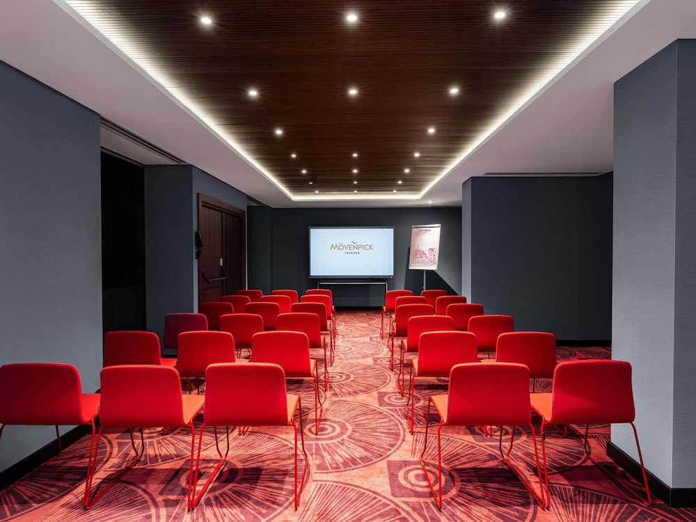 Movenpick Yerevan 55/63