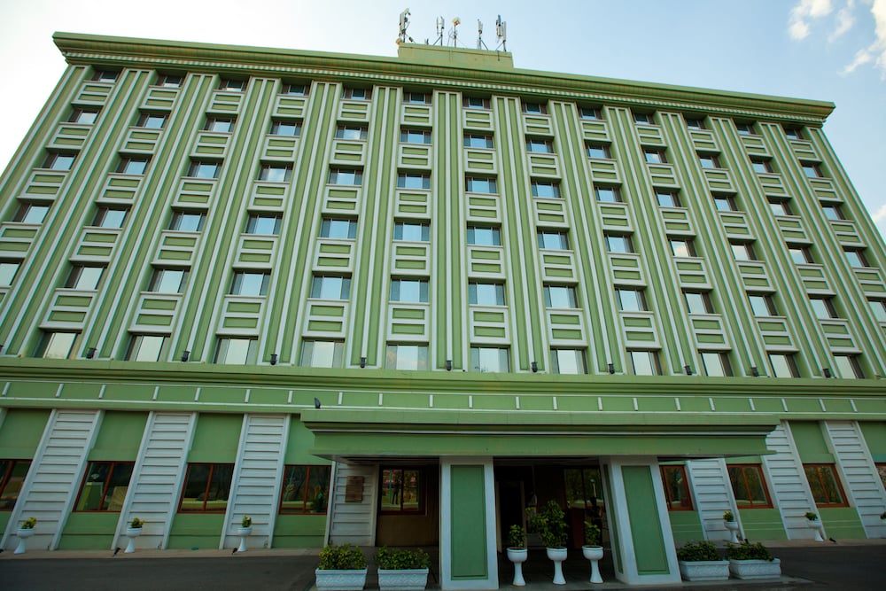 Tara Comfort Hotel Ramoji Film City 2/33