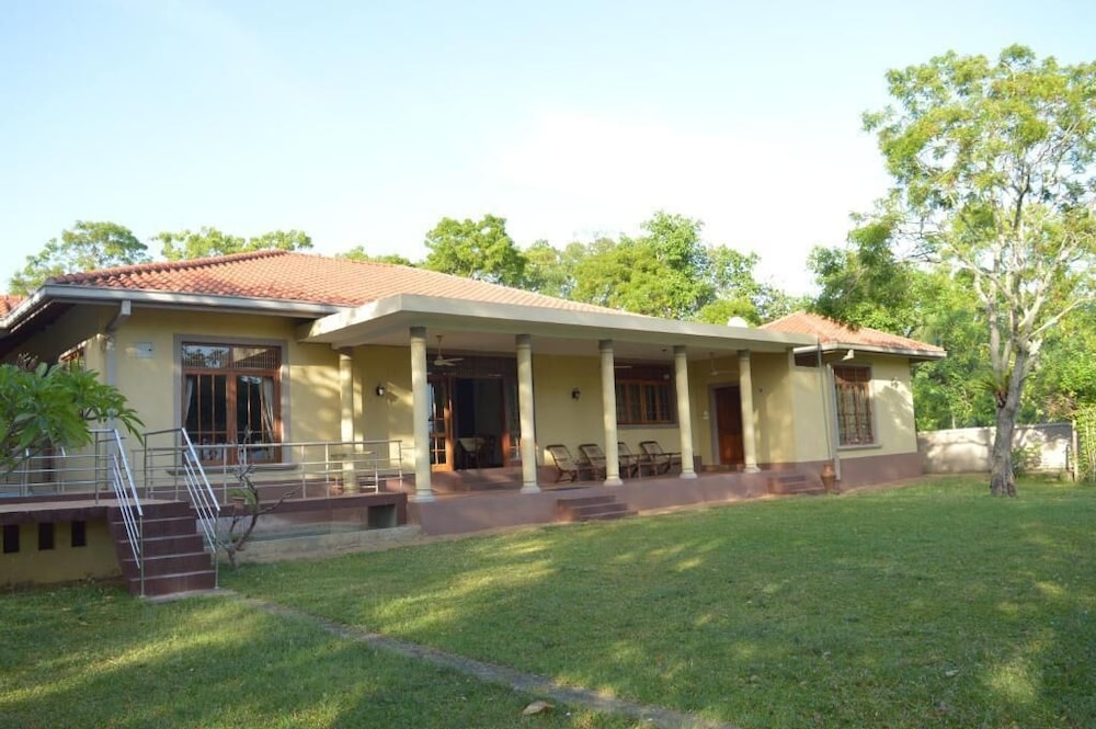 The Lake View Bungalow Yala photo4