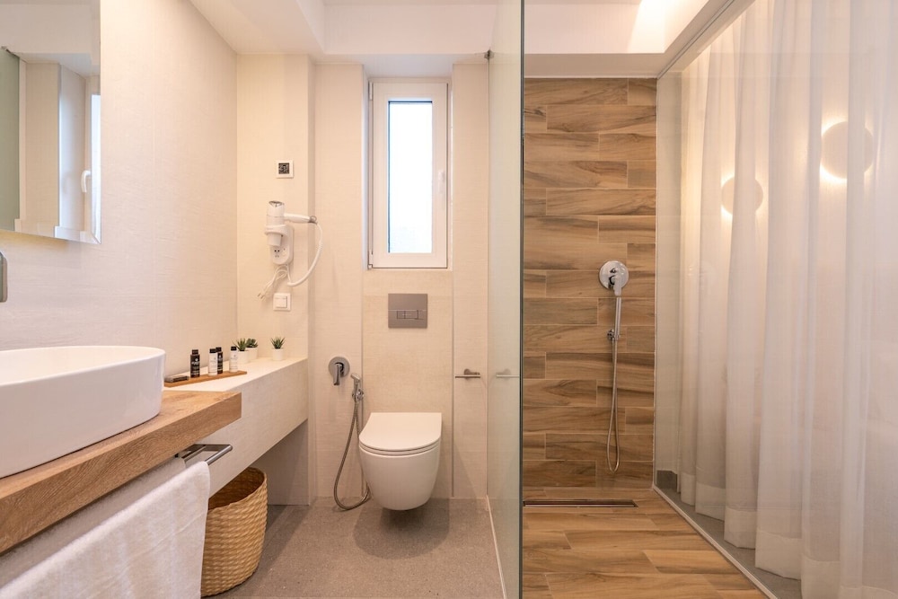 Mirablue Deluxe Residences 50/50