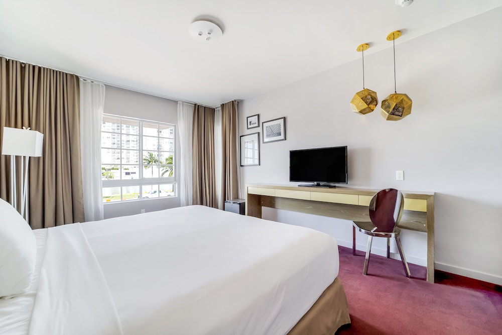 The L Hotel 28/50