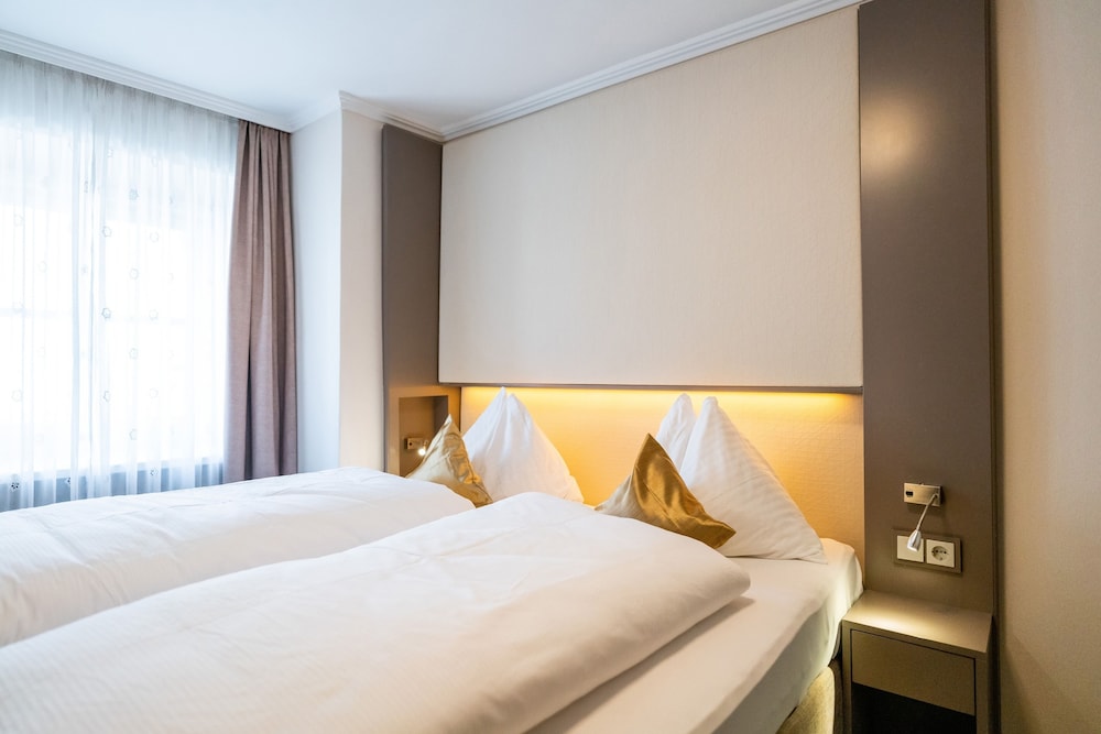 PREMIUM, KING BED