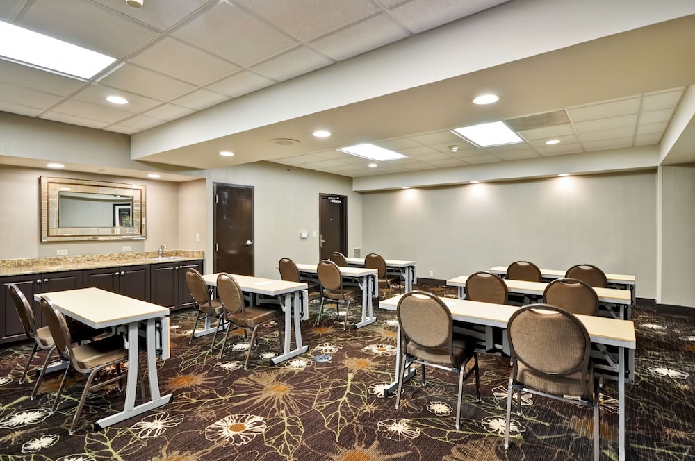 Hampton Inn & Suites Memphis East Germantown Area 46/53