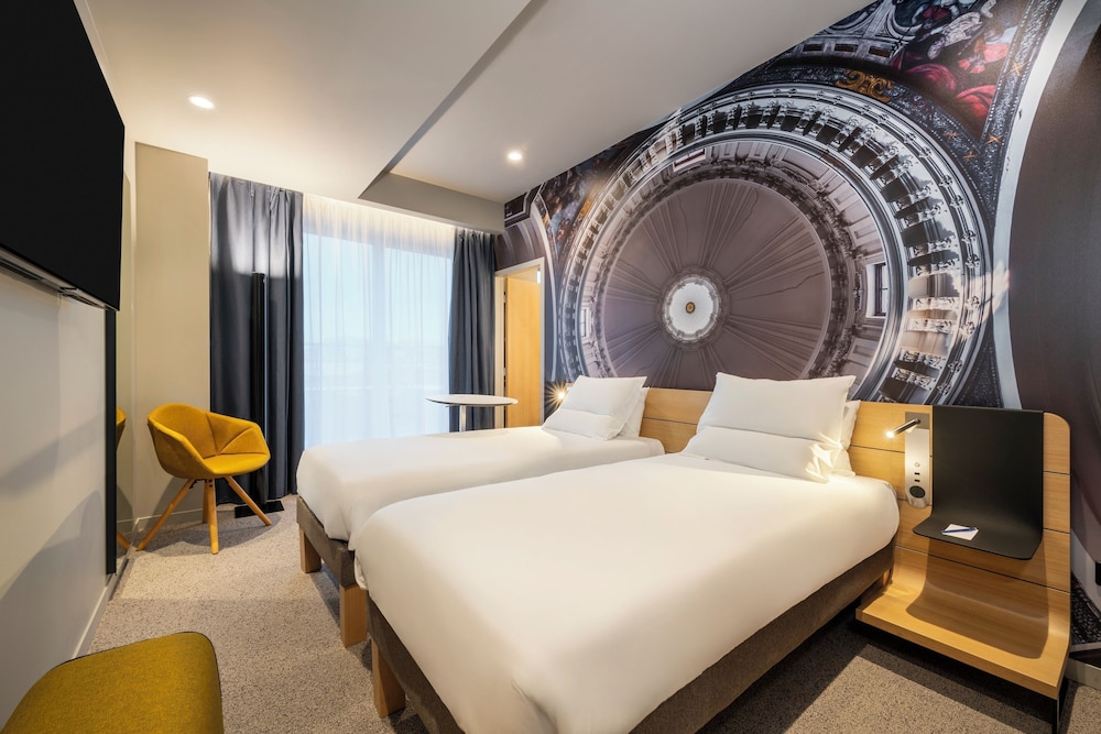 NOVOTEL BELLEVILLE PARIS 20 21/69