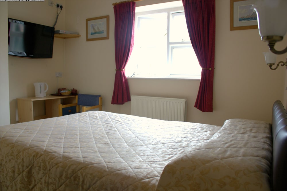 Gatwick Turret Guest House 12/45