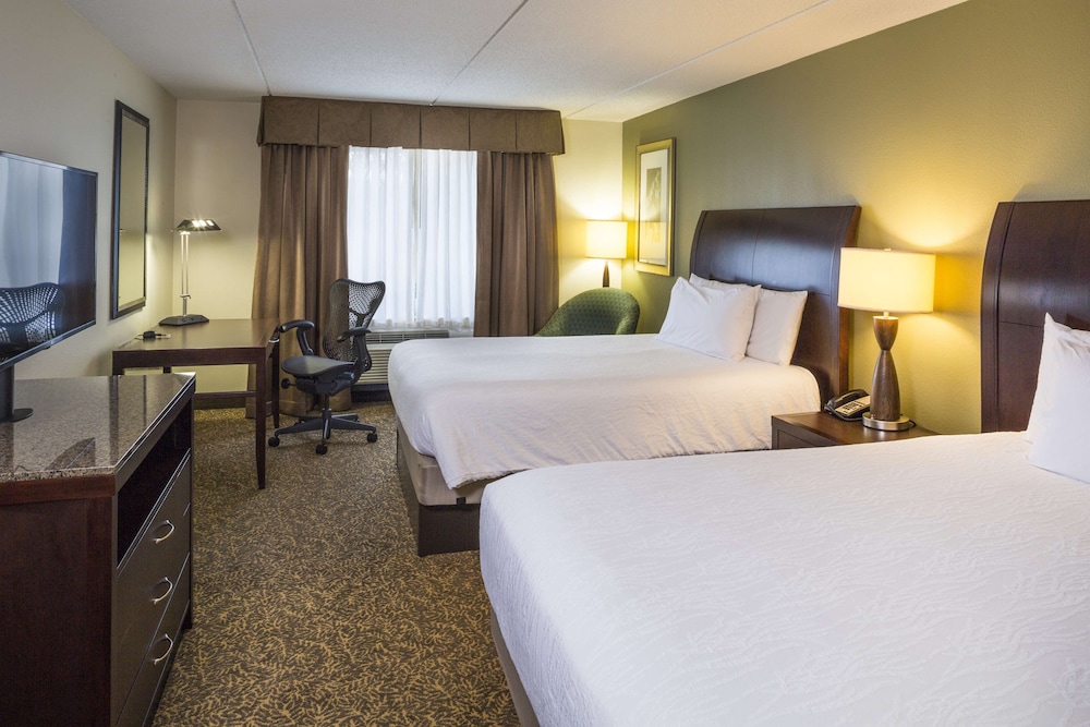 غرفة قياسية بسريرين كوين