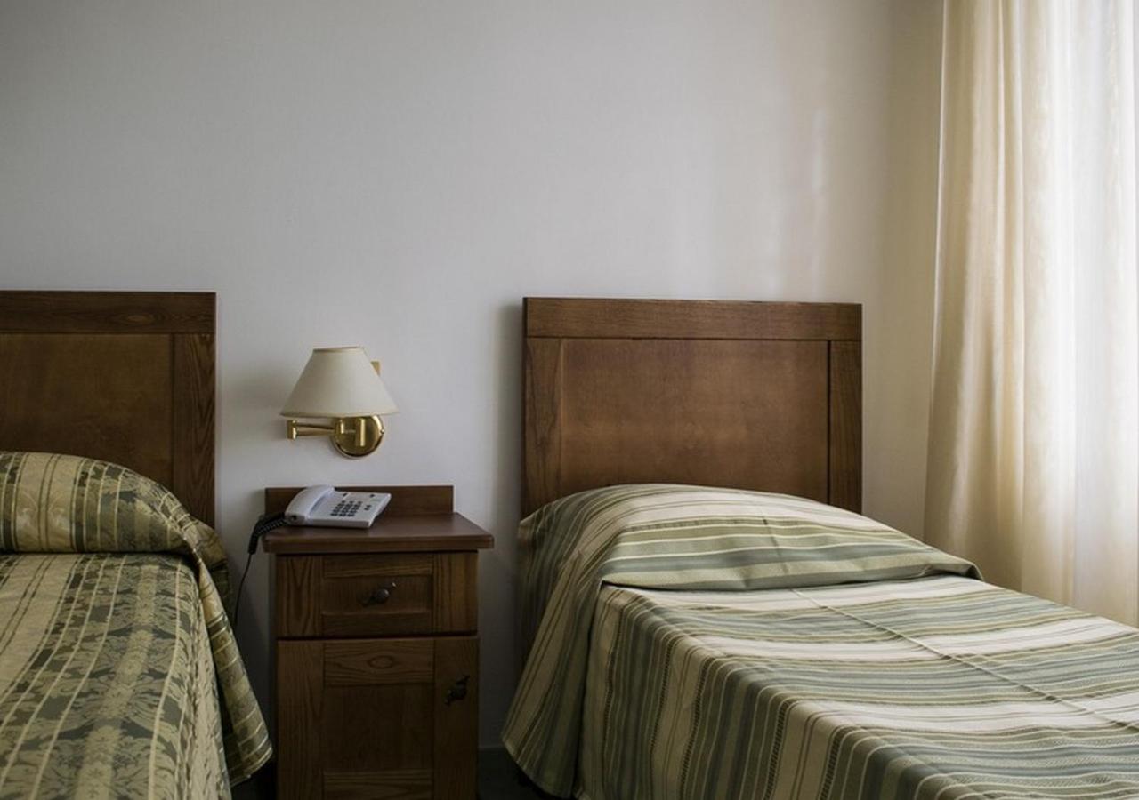 Room, Quadruple