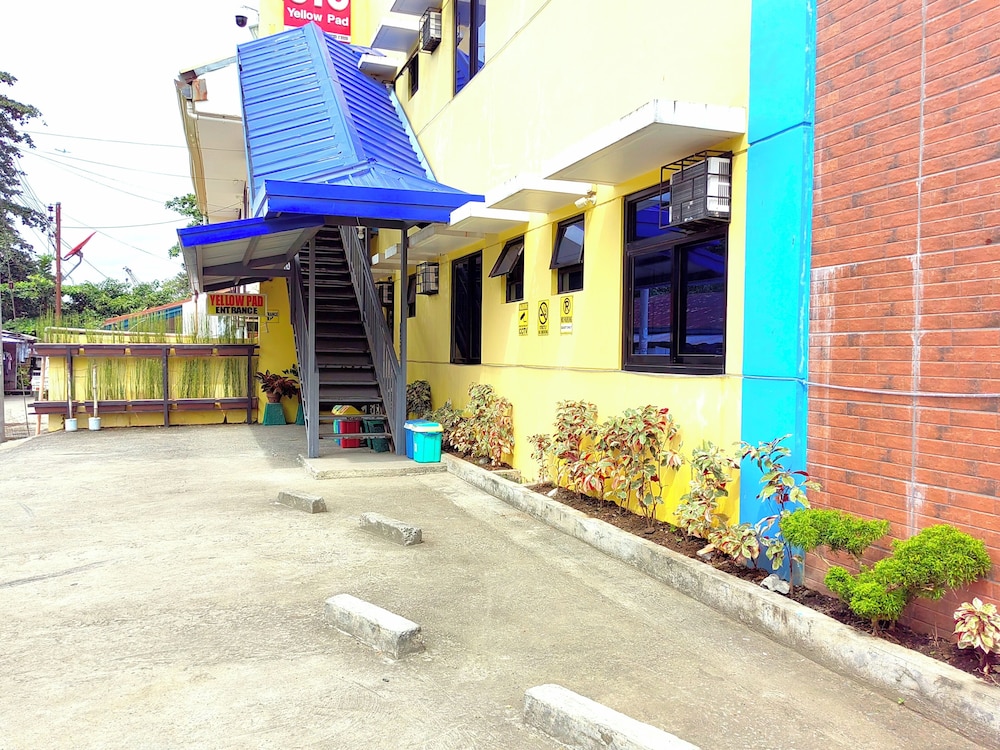 Yellow Pad Hotel 14/16