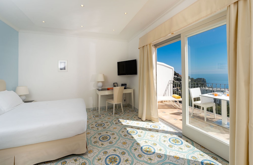 ROOM, TRIPLE, SEA VIEW