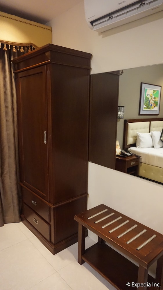 Devera Hotel 8/72