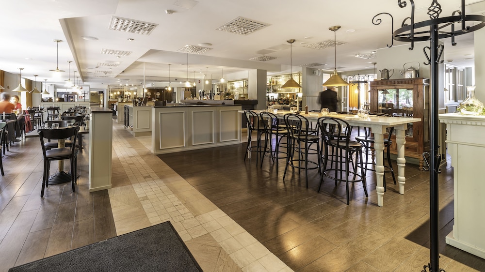 restaurant-cafeteria