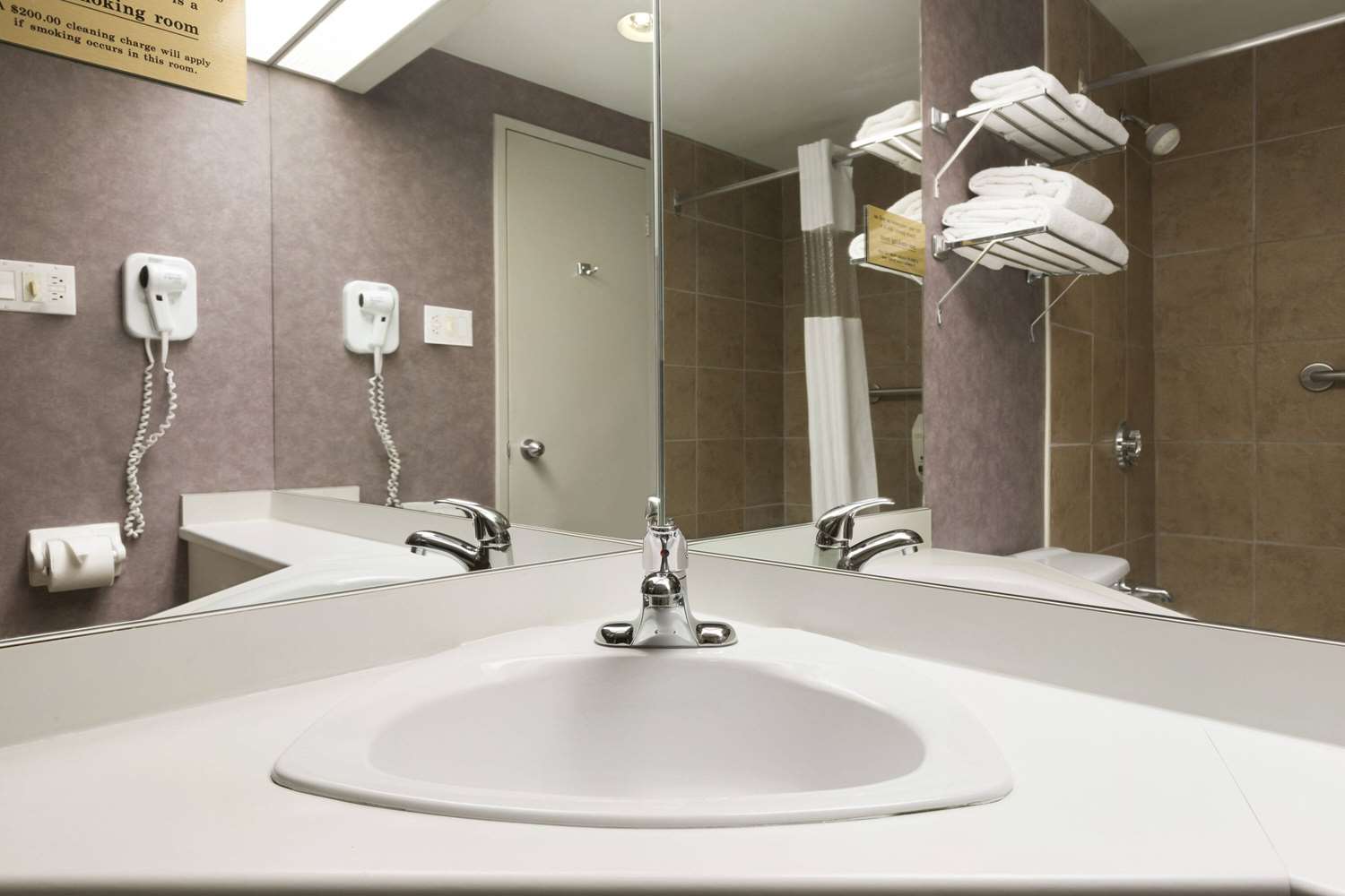 Days Inn by Wyndham Ottawa West 6/8