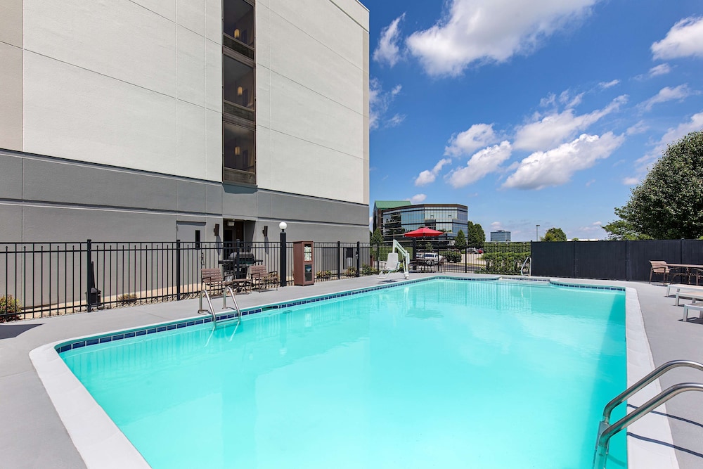Hyatt Place Louisville East 28/60