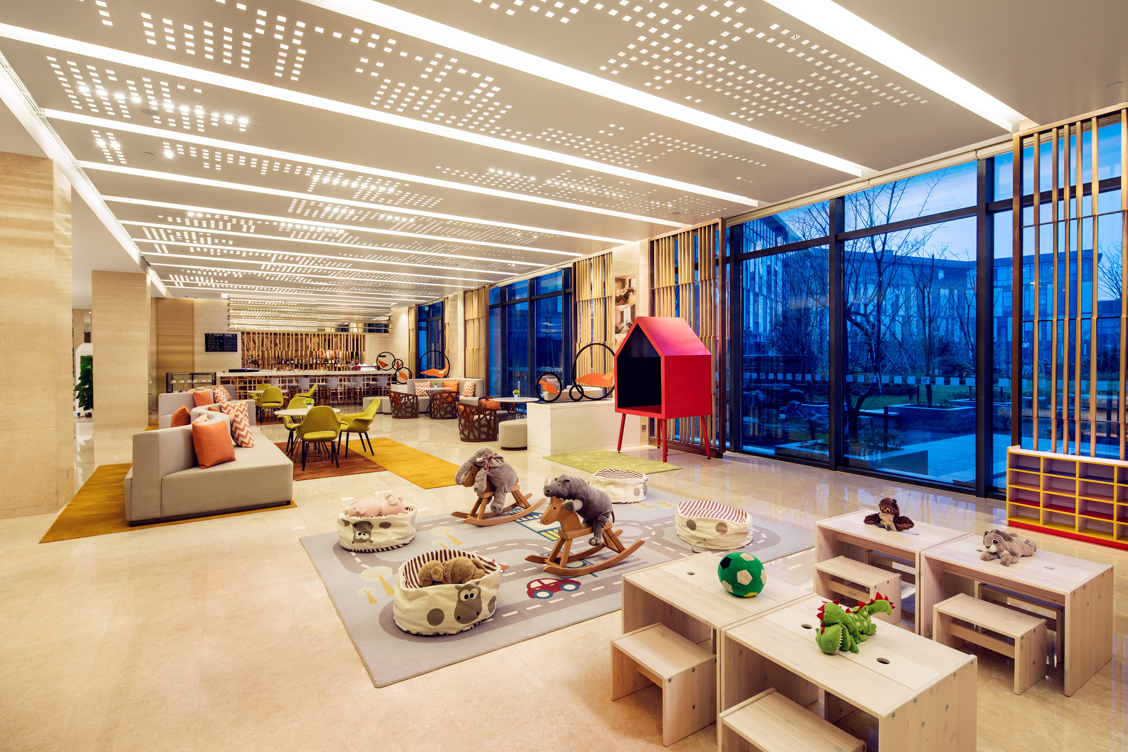 HOLIDAY INN WUXI TAIHU NEW CITY 44/69