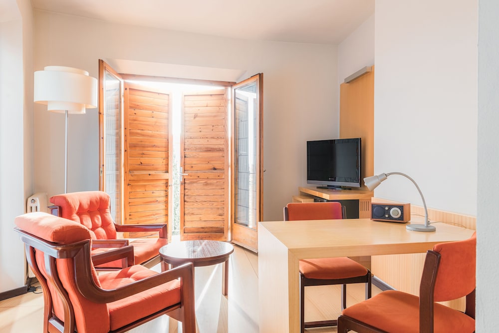 Emporda Hotel 44/66