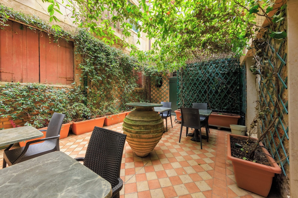 Ca Dell Arte Hotel 57/71