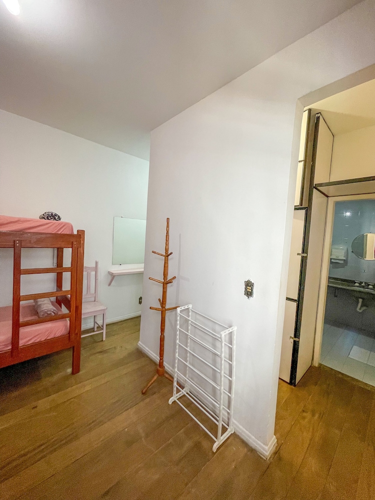Female Dorm, Female Only, Basic, 4 Beds، Onça Da Praia Hostel 8/10