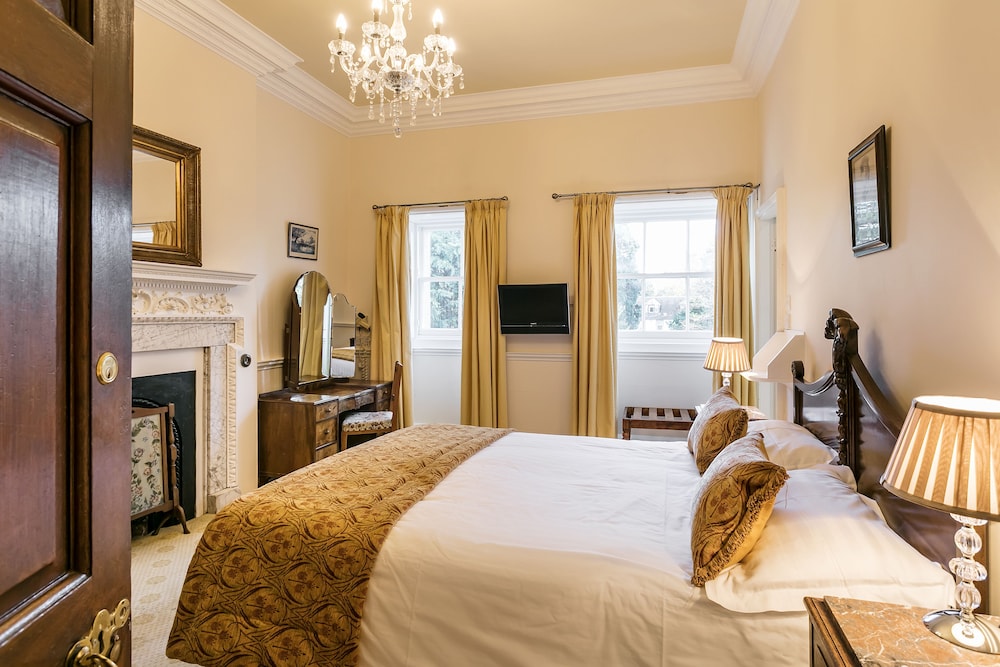 Courtyard, Classic, Double Bed