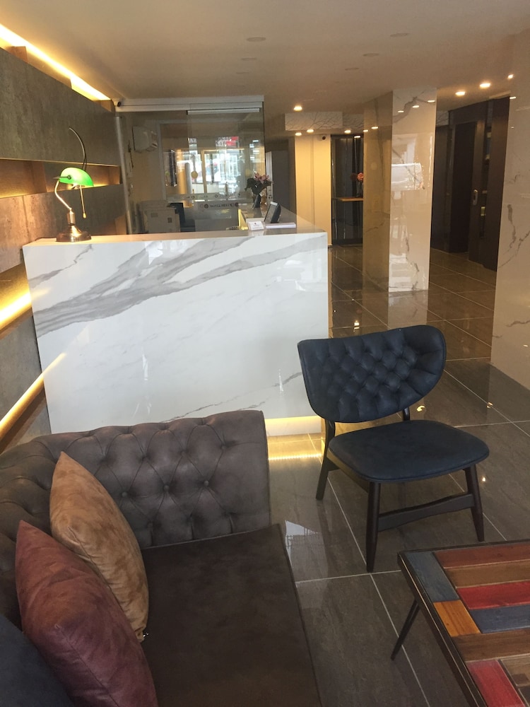 Helen Hotel 37/52