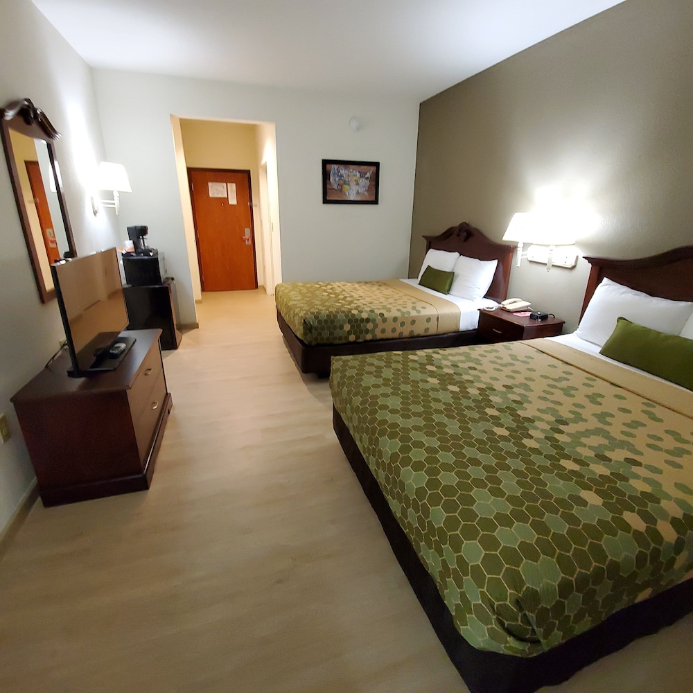Econo Lodge Weatherford 17/33