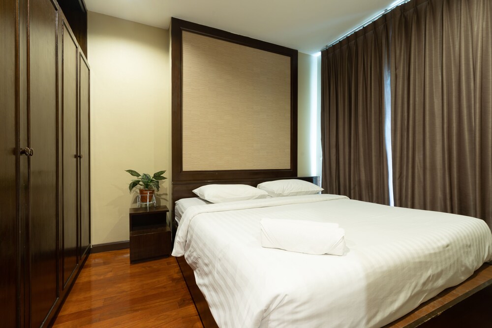 Greenview Ekkamai 10 19/48