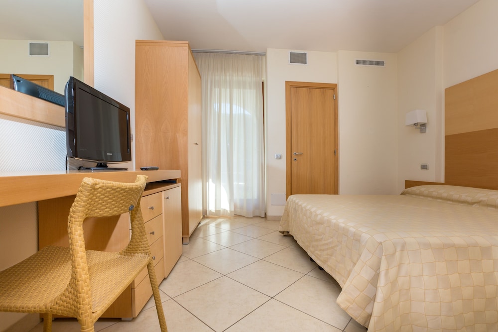 Valtur Baia del Gusmay Beach Resort 25/50