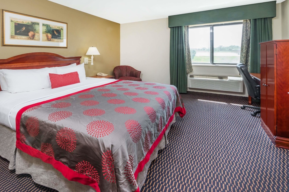 Ramada By Wyndham Columbia 33/51