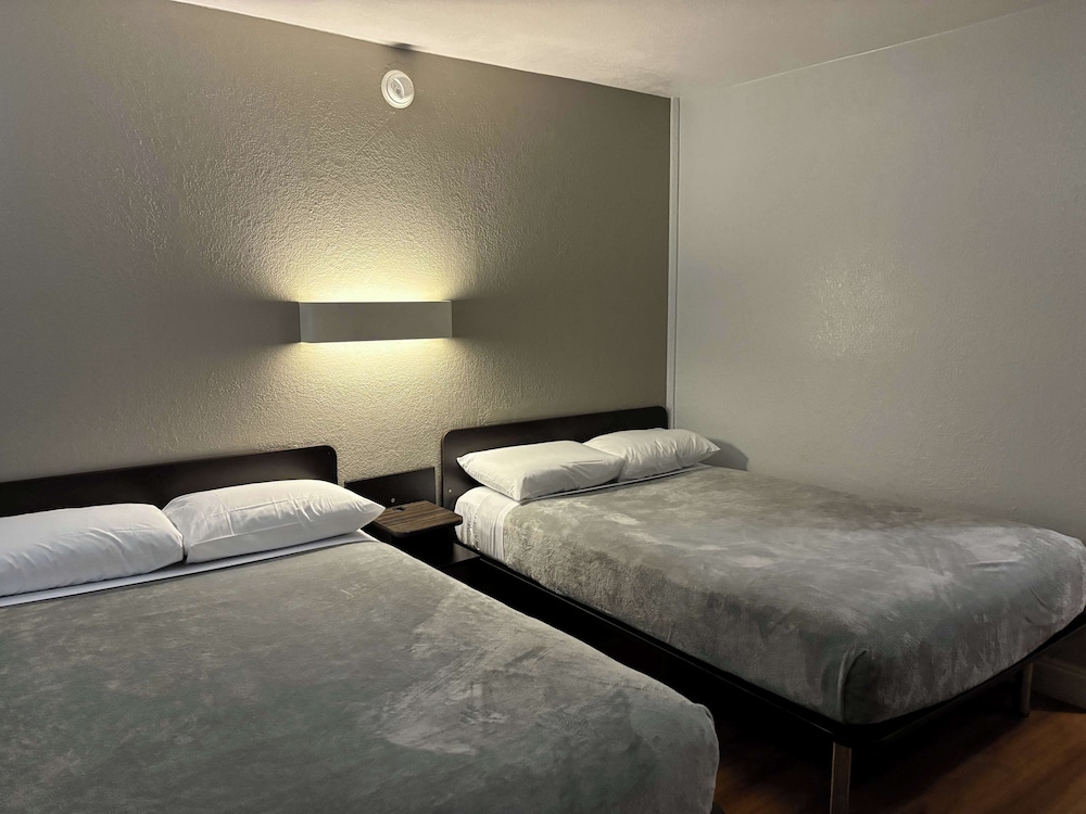 Motel6 Pensacola, FL - West 6/23