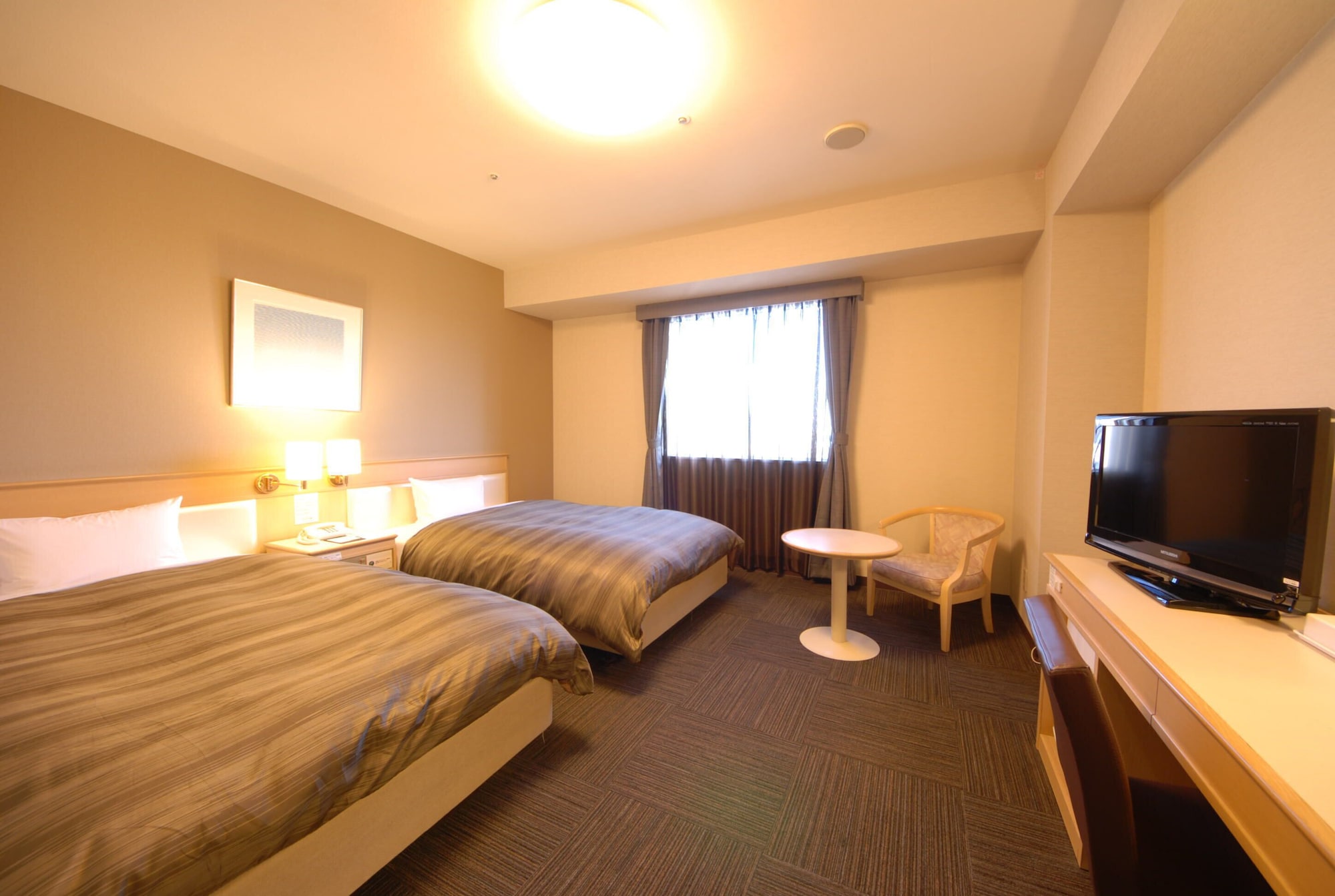 Room, Twin Beds, Smoking