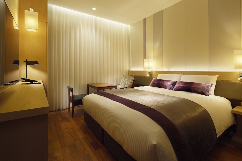 STANDARD, QUEEN BED, RIVER VIEW