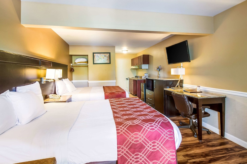 Econo Lodge Princess Anne 10/40