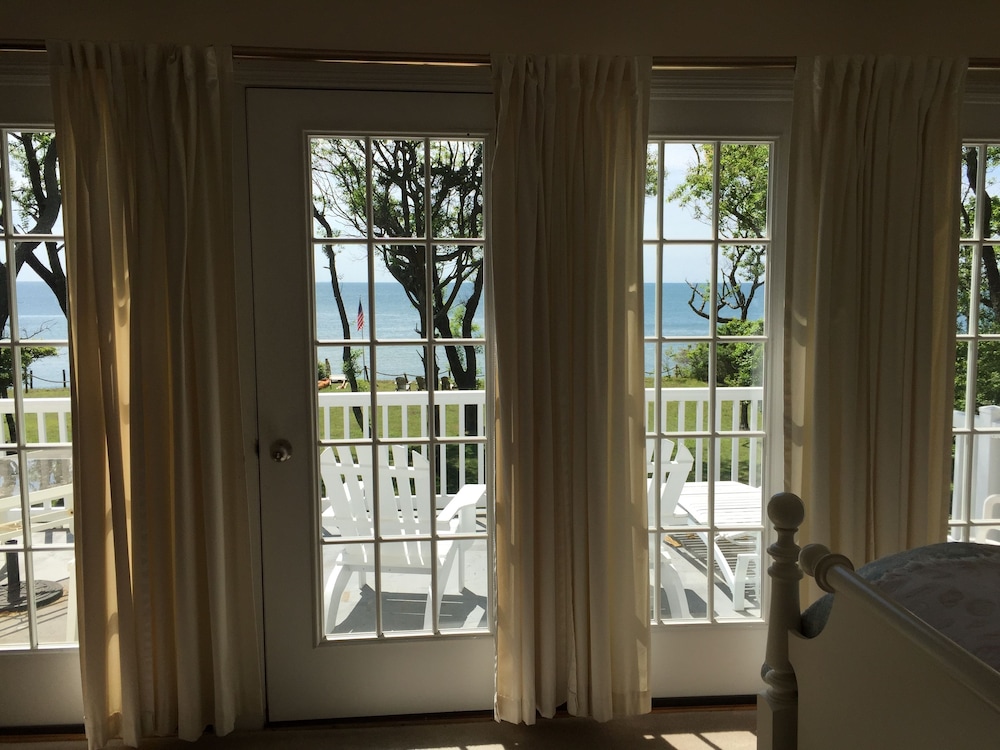 The Baywood Bed and Breakfast 20/23