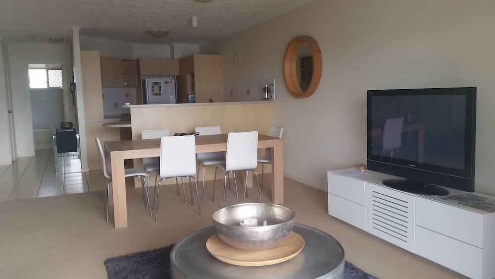 MOORINGS BEACH RESORT 59/77