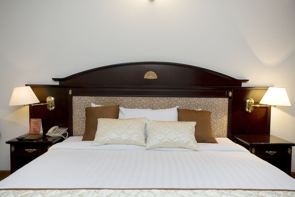 Hotel Sarina 25/77