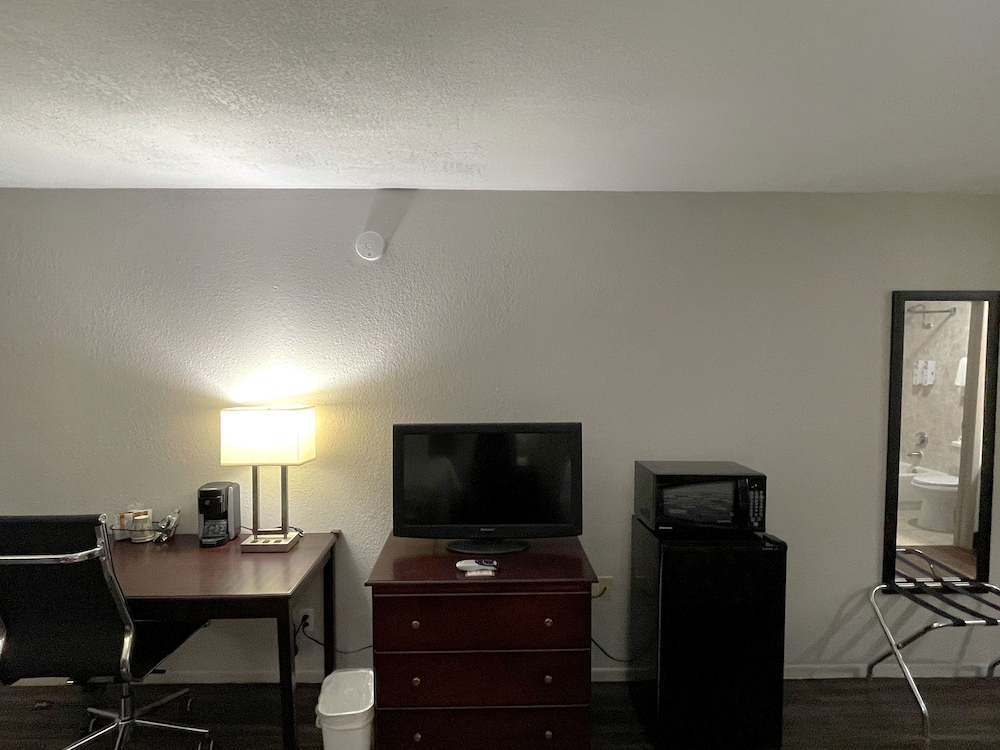 Econo Lodge Childress, TX 33/51