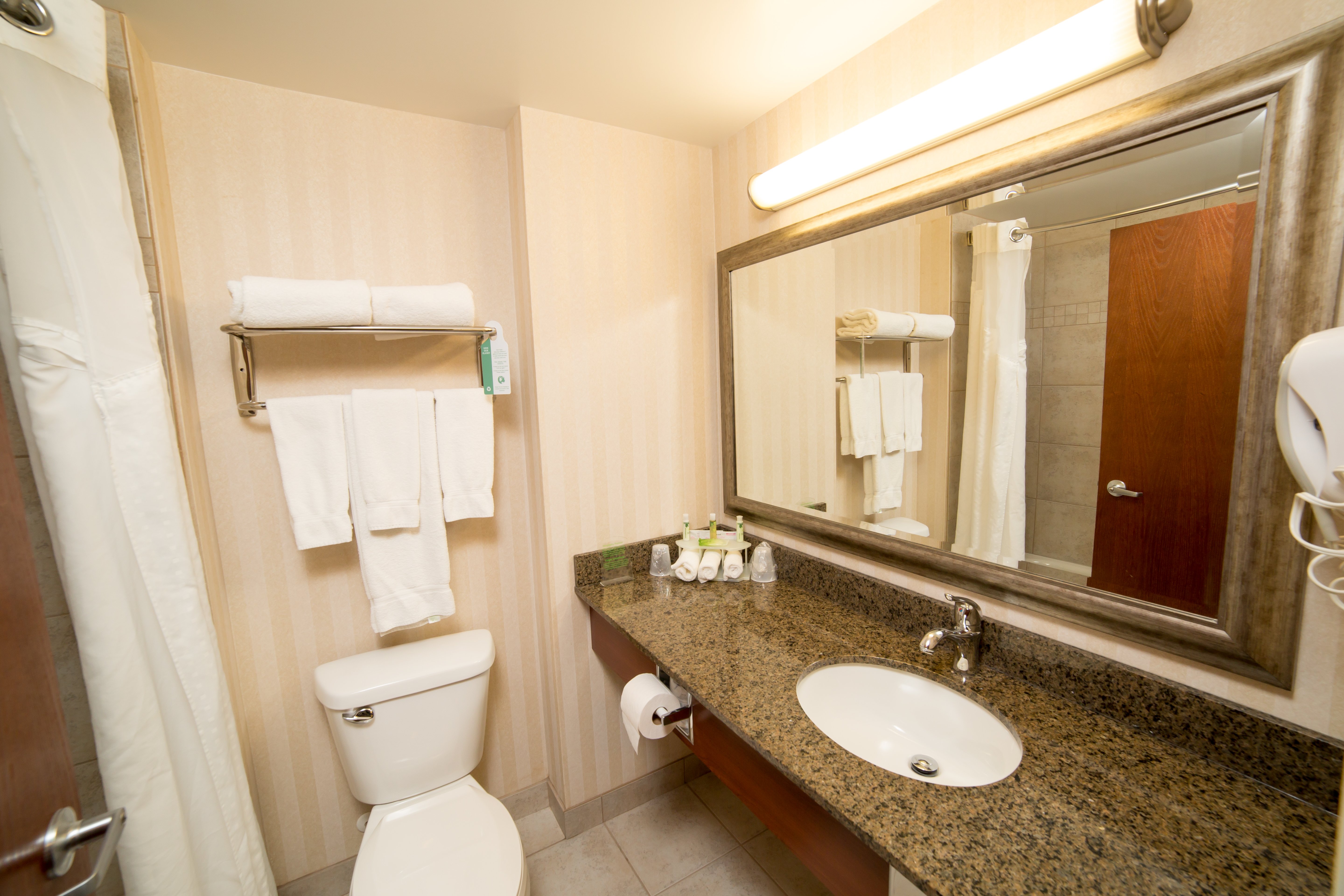 Holiday Inn Express Hotel & Suites Drayton Valley 50/50