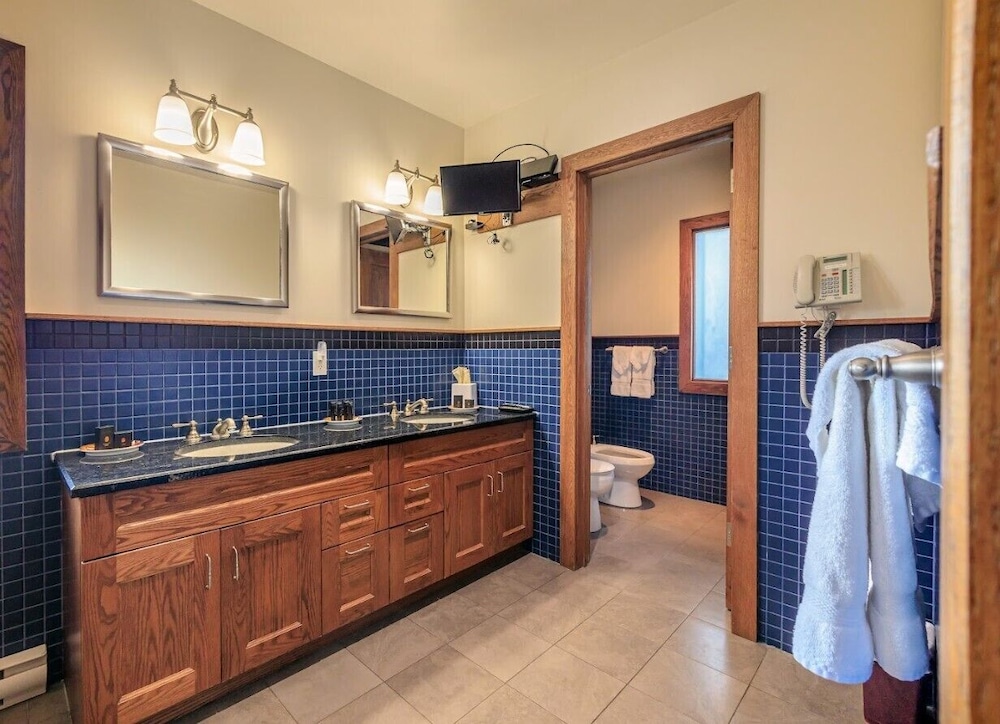 Huff Estates Inn & Winery 48/48