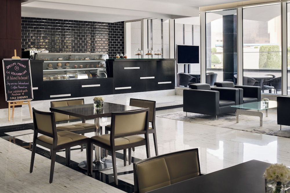 كراون بلازا الرياض منهال(Radisson Blu Hotel and Convention Center, Riyadh Minhal) 52/67