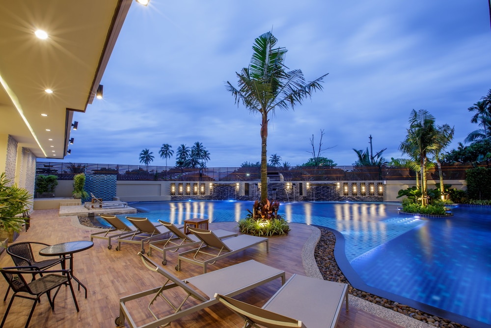 Aqua Resort Phuket 10/70