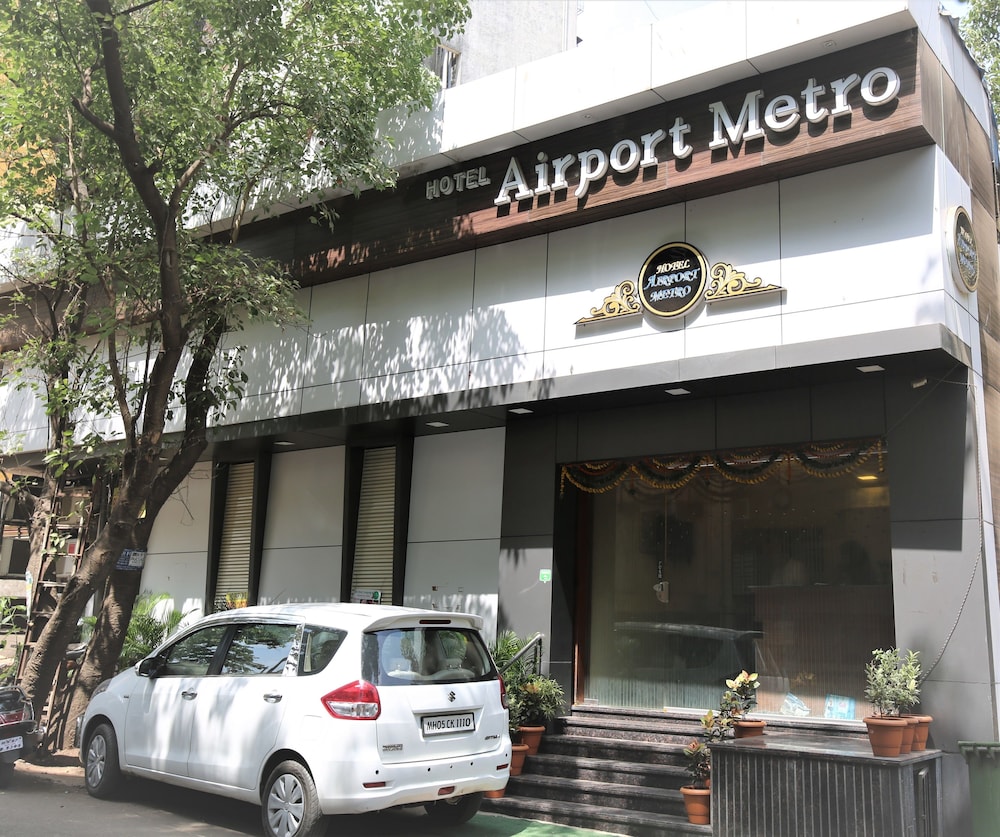Hotel Airport Metro 3/32